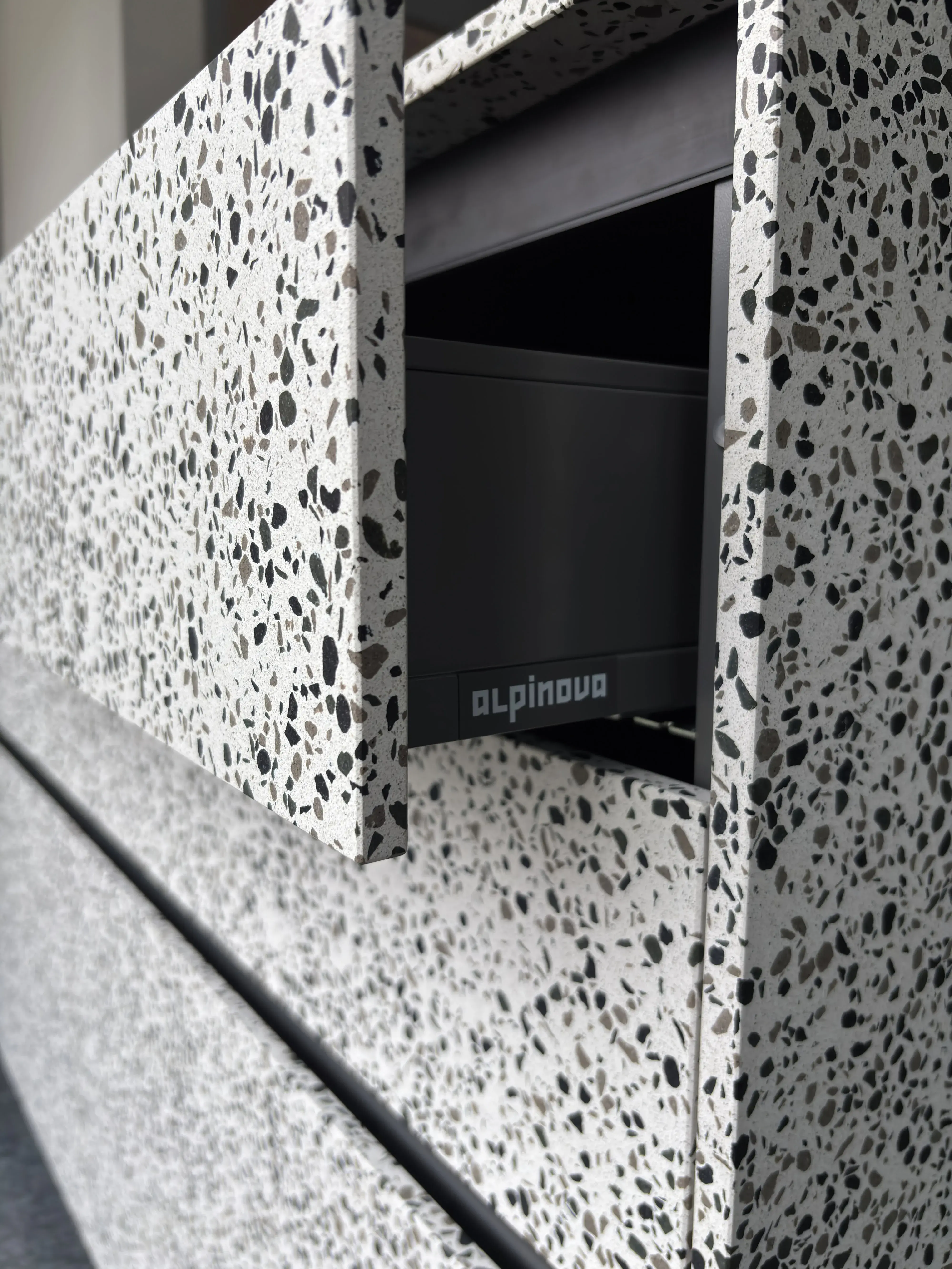 Strasser ALPINOVA cubo terra luna Leather Look Detail Auszug leicht geöffnet